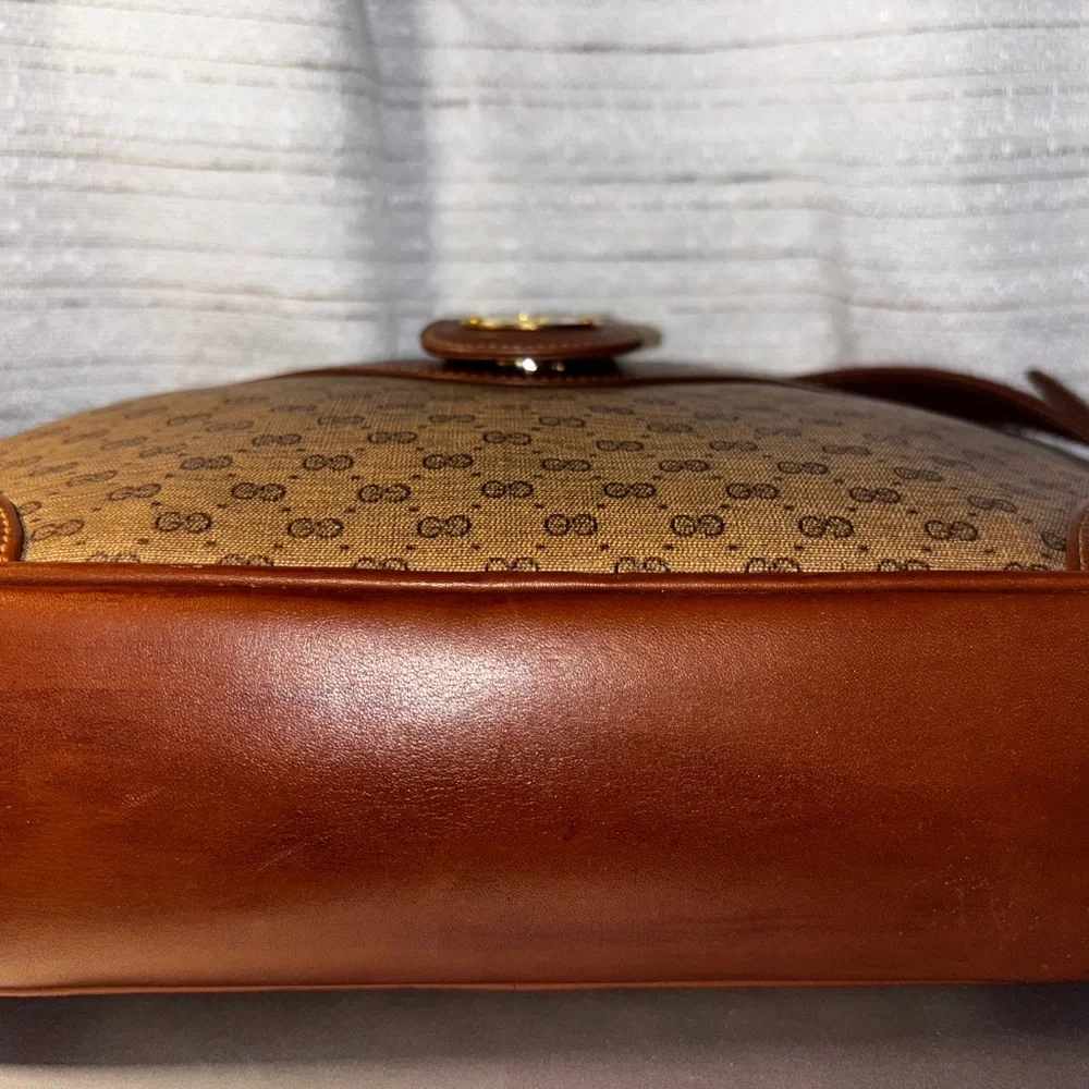 Gucci Brown Monogram Bag - Picture 2 of 3